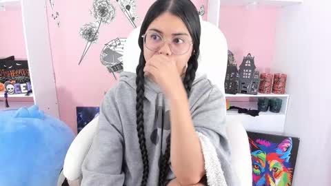 essmeraldaaa online show from 10/27/25, 09:57