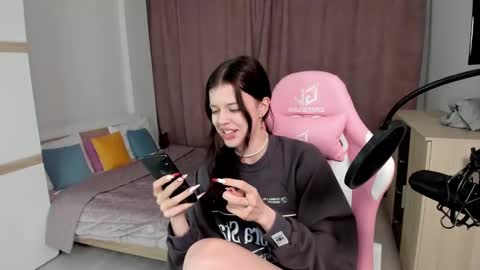 esteria online show from 01/04/25, 12:05