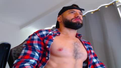 Snapshot of esteban7984068 chatting on 11/24/25, 01:00 esteban online show from 11/24/25, 01:00