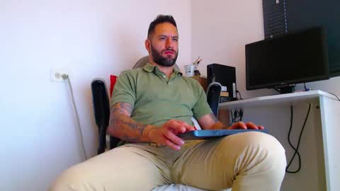 Snapshot of esteban7984068 chatting on 01/07/26, 03:36 esteban online show from 01/07/26, 03:36