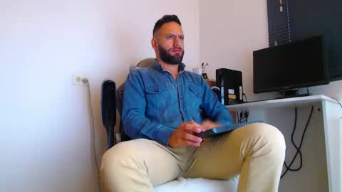 Snapshot of esteban7984068 chatting on 02/12/26, 01:50 esteban online show from 02/12/26, 01:50