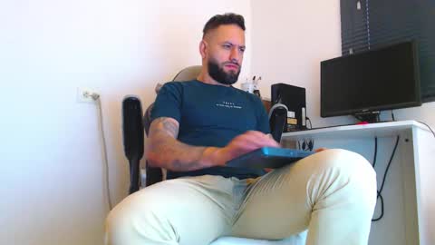 Snapshot of esteban7984068 chatting on 02/20/26, 02:06 esteban online show from 02/20/26, 02:06