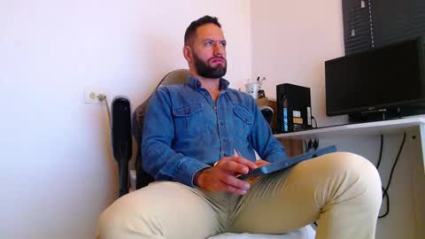 Snapshot of esteban7984068 chatting on 03/06/26, 02:46 esteban online show from 03/06/26, 02:46