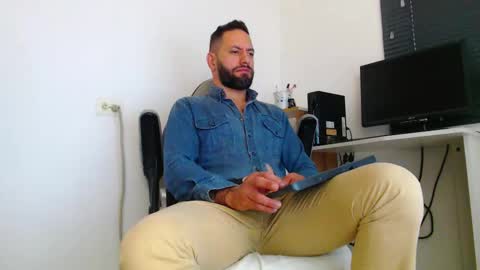 Snapshot of esteban7984068 chatting on 03/12/26, 02:56 esteban online show from 03/12/26, 02:56