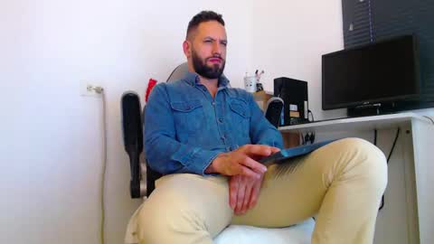 Snapshot of esteban7984068 chatting on 03/13/26, 04:35 esteban online show from 03/13/26, 04:35