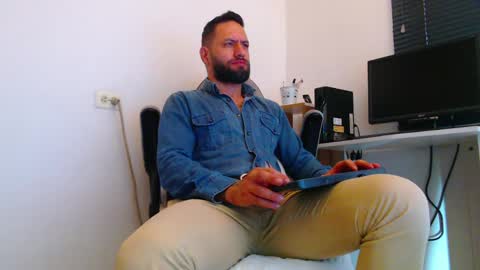 Snapshot of esteban7984068 chatting on 03/24/26, 01:49 esteban online show from 03/24/26, 01:49