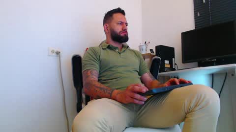 Snapshot of esteban7984068 chatting on 03/30/26, 01:34 esteban online show from 03/30/26, 01:34