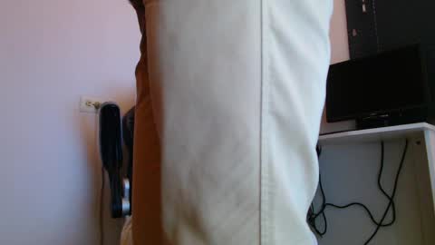 Snapshot of esteban7984068 chatting on 04/06/26, 01:12 esteban online show from 04/06/26, 01:12