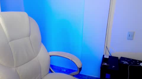 Snapshot of esteban_de_louise chatting on 02/01/25, 02:16 ESTEBAN online show from 02/01/25, 02:16