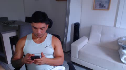 Snapshot of esteban_de_louise chatting on 02/19/25, 04:00 ESTEBAN online show from 02/19/25, 04:00