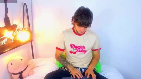 Esteban independent model online show from 09/19/25, 10:49