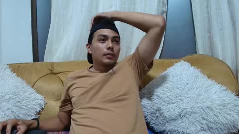 Snapshot of estebancot0314 chatting on 10/05/25, 01:59 Esteban online show from 10/05/25, 01:59