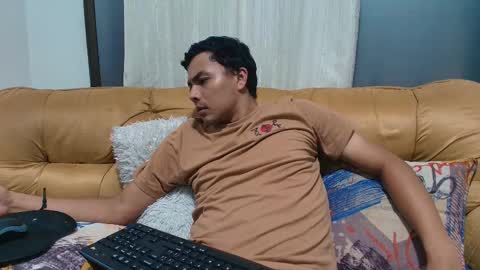 Snapshot of estebancot0314 chatting on 10/27/25, 05:33 Esteban online show from 10/27/25, 05:33