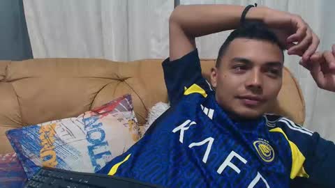 Snapshot of estebancot0314 chatting on 11/13/25, 06:23 Esteban online show from 11/13/25, 06:23