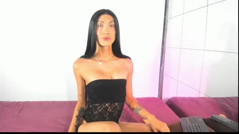 Estefa G online show from 10/24/25, 10:06
