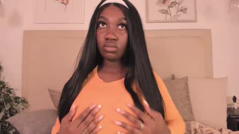 estefany online show from 12/18/25, 03:23