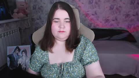 estelle_hicks online show from 06/05/26, 07:19