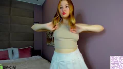 Ester online show from 09/17/25, 12:56