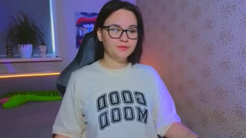 EsterPlayful online show from 11/04/25, 08:57