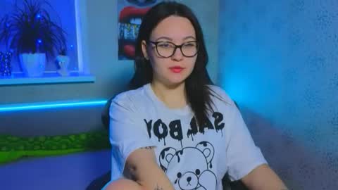 EsterPlayful online show from 11/18/25, 09:03