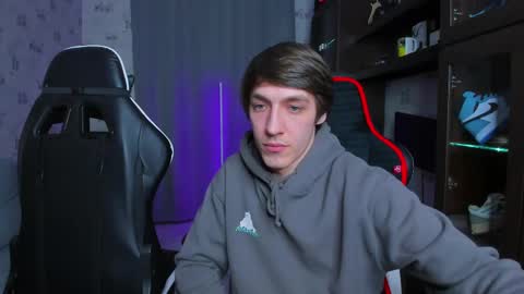 LOUIS online show from 03/04/25, 03:44