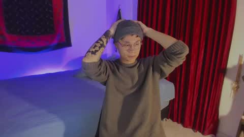 Esteban online show from 10/22/25, 02:23