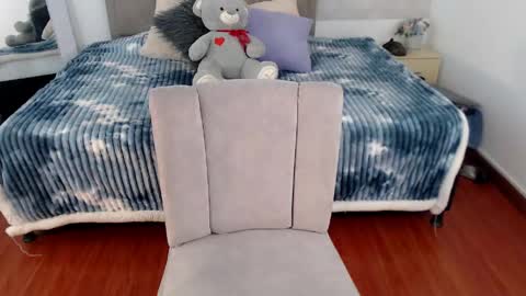 Snapshot of estrella_hank chatting on 04/22/26, 07:48 estrella_hank online show from 04/22/26, 07:48