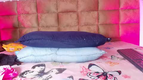 Estrella online show from 09/26/25, 12:09