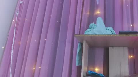 Snapshot of estrella_hanks_ chatting on 07/03/26, 12:00 Estrella online show from 07/03/26, 12:00