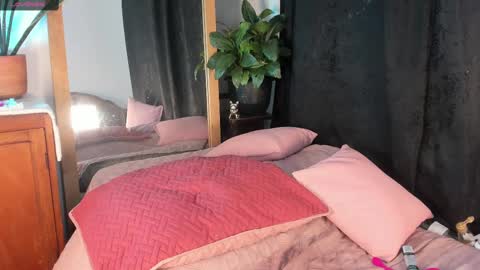 - E S T R E L L A  M I L F - online show from 02/15/25, 01:05