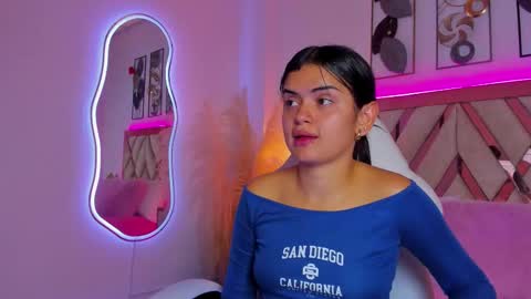 Snapshot of estrellavega_ chatting on 03/19/26, 02:10 Estrella online show from 03/19/26, 02:10