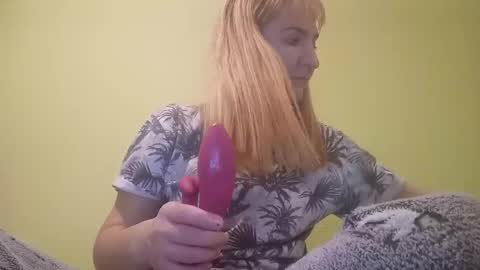 estrellawalters online show from 12/01/24, 04:51