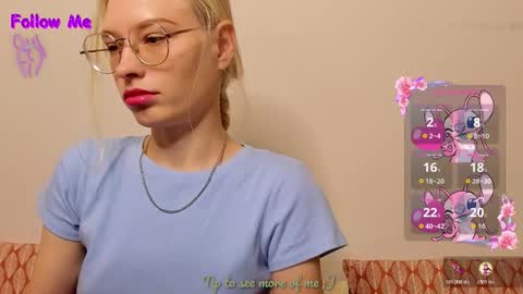 Snapshot of esty_siela chatting on 10/24/25, 09:06 lets get to know each other better in pm online show from 10/24/25, 09:06