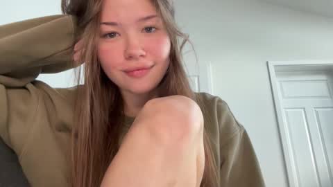 nika 3 online show from 10/25/25, 12:13