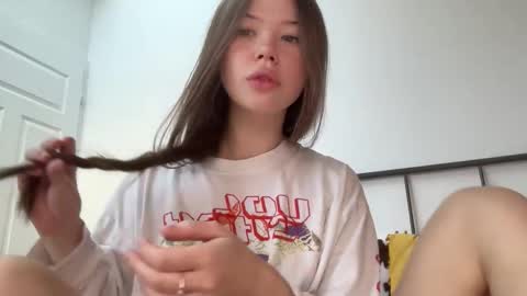 nika 3 online show from 10/31/25, 01:45