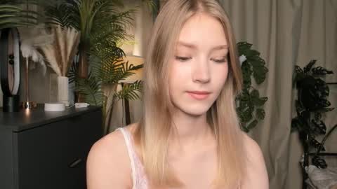 Natalie online show from 10/08/25, 05:49