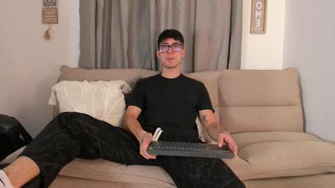 etham_wolf1 online show from 03/25/26, 05:52