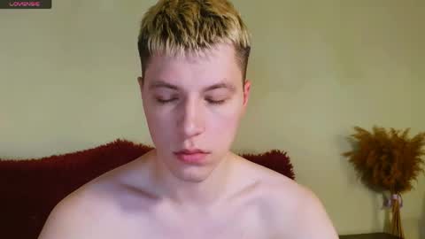 Snapshot of ethan7inches chatting on 05/10/26, 03:44 Ethan online show from 05/10/26, 03:44