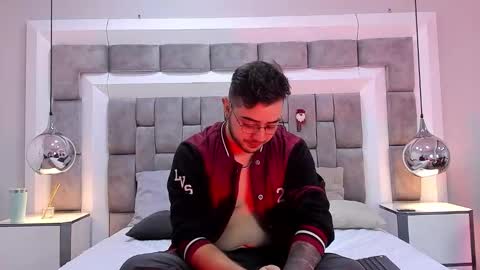 ethan_greys online show from 11/19/25, 03:50