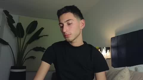 Snapshot of ethan_skiny_ chatting on 02/18/25, 04:04 Joan online show from 02/18/25, 04:04