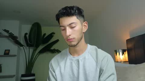 Snapshot of ethan_skiny_ chatting on 12/05/25, 05:27 Joan online show from 12/05/25, 05:27