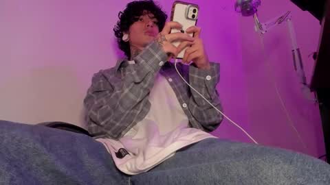 Snapshot of ethan_sykes chatting on 10/24/25, 05:20 Ethan sykes online show from 10/24/25, 05:20