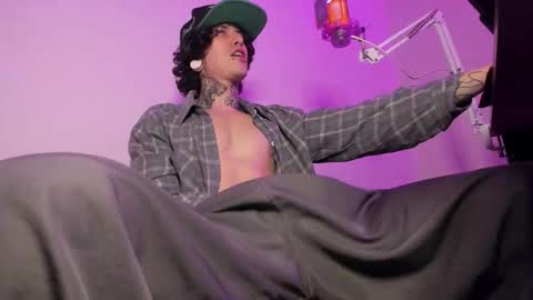 Snapshot of ethan_sykes chatting on 11/25/25, 04:45 Ethan sykes online show from 11/25/25, 04:45