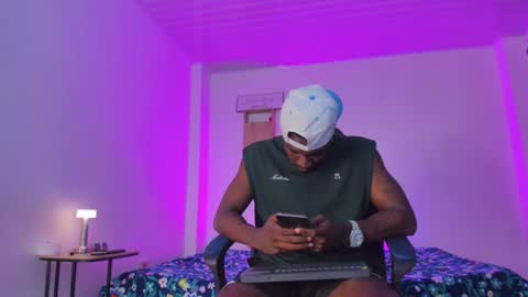 Snapshot of ethan_travis0 chatting on 09/30/25, 05:40 ethan travis online show from 09/30/25, 05:40