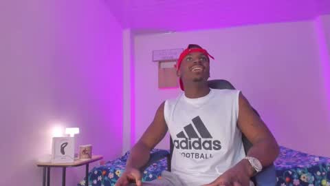 Snapshot of ethan_travis0 chatting on 10/06/25, 08:17 ethan travis online show from 10/06/25, 08:17