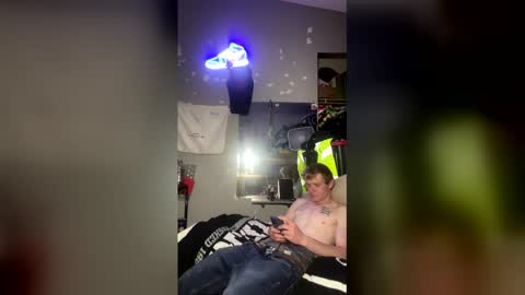 ethanbmx2001 online show from 04/22/26, 07:00