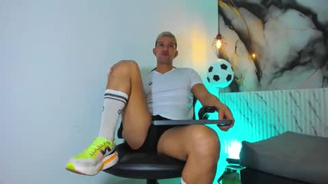 Snapshot of ethancarter_ chatting on 06/11/26, 01:53 ethancarter_ online show from 06/11/26, 01:53