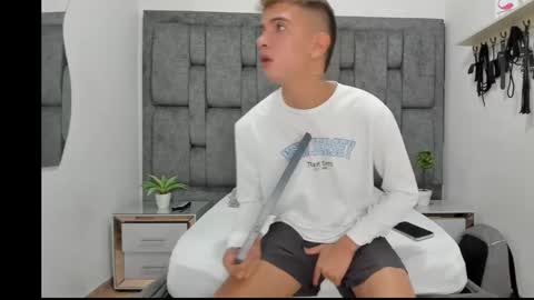 ethanhot_os online show from 04/01/26, 08:50