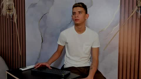 ethanhot_os online show from 04/12/26, 11:43