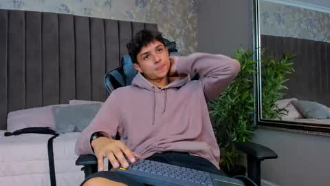 ethanlowell online show from 09/10/25, 05:07